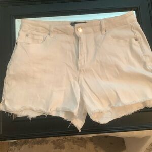 City chic shorts white size 16